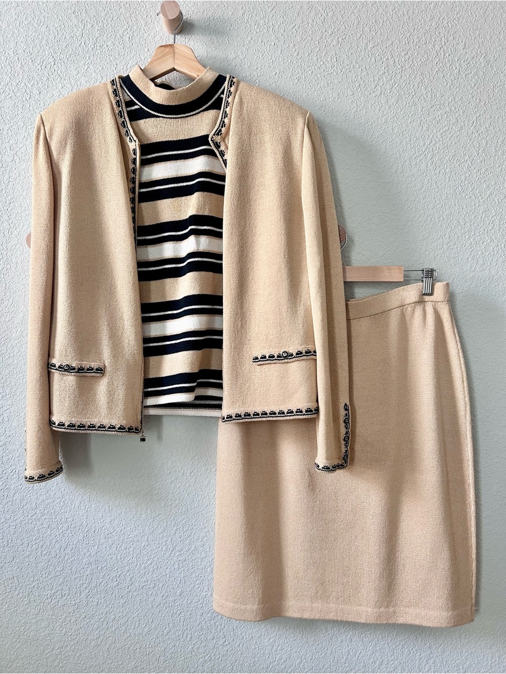 St John Santana Knit Skirt Jacket Top Set Size 12 14 Large Tan Stripe